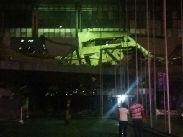Parte da fachada do Centro de Convenções desabou, em Salvador (Foto: Marco Costa/Arquivo pessoal)