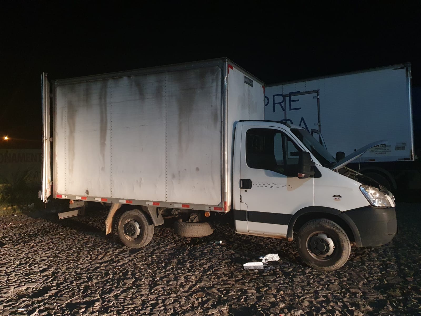 Homens são presos em Sete Lagoas suspeitos de roubar caminhão