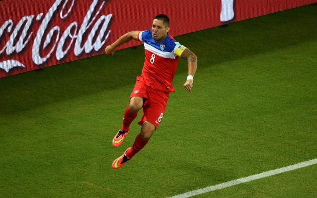 Clint Dempsey comemora o quinto gol mais rápido da história das Copas do Mundo (Foto: Getty Images)