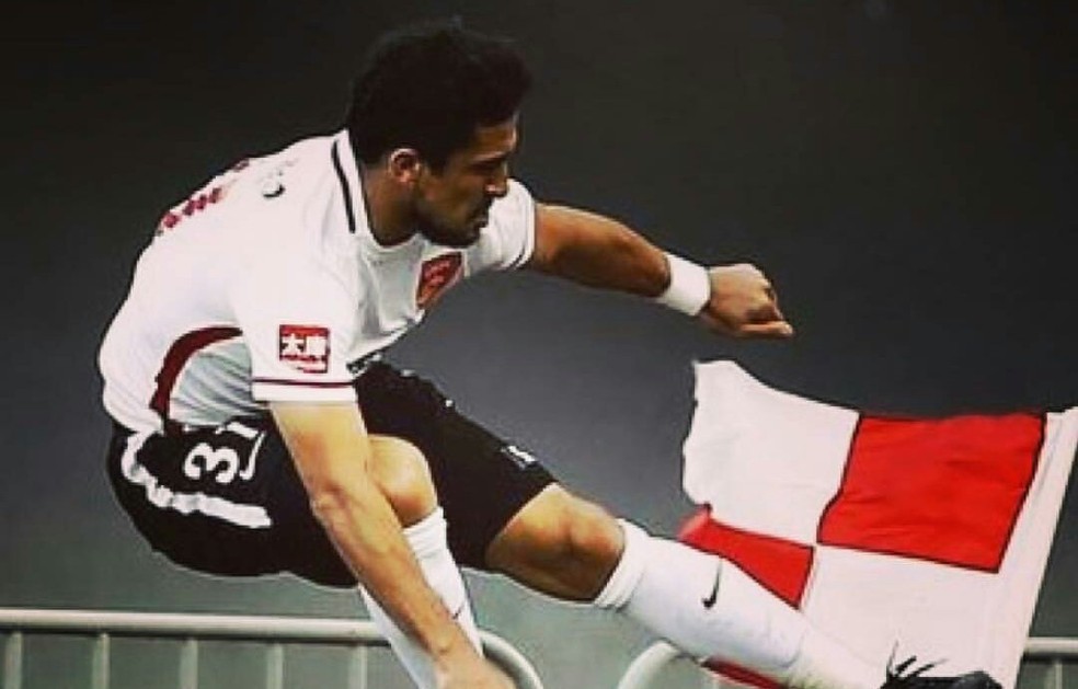 Aloisio continua na China (Foto: Reprodução/Twitter)