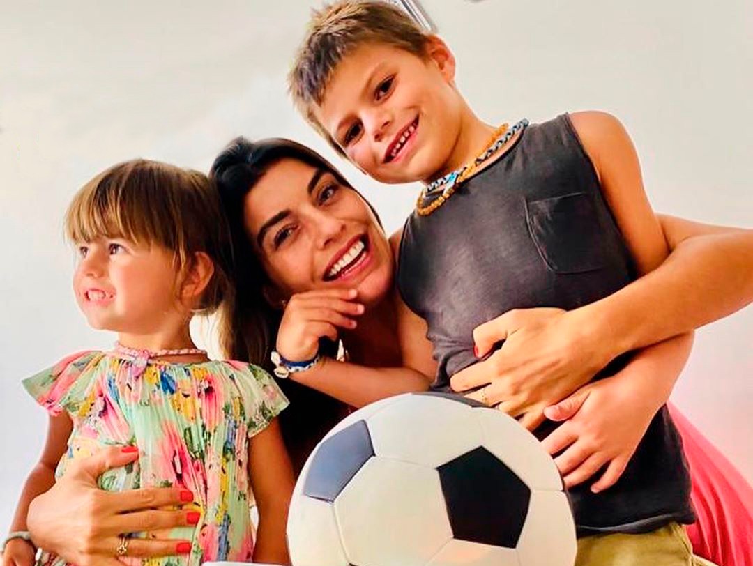 Joana Balaguer entre os filhos, Gaia e Martim (Foto: Reprodução/Instagram)