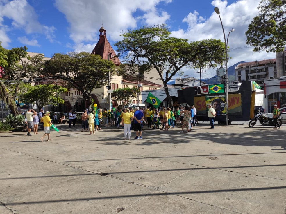 Ato pró-governo na tarde deste domingo (15), em Nova Friburgo (RJ) — Foto: Carine Oliveira/Arquivo pessoal