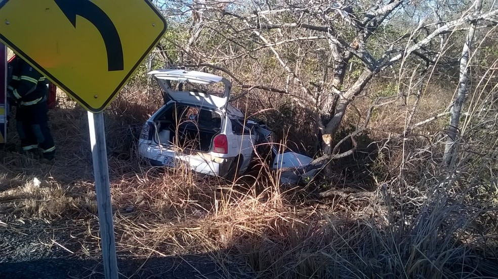 Motorista contou aos militares que cochilou ao volante (Foto: Corpo de Bombeiros/Divulgação)