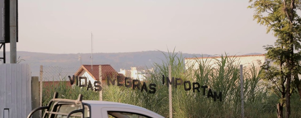 Intervenções antirracistas foram feitas em diversos pontos da cidade — Foto: Divulgação/Movimento Antirracista Sorocabano