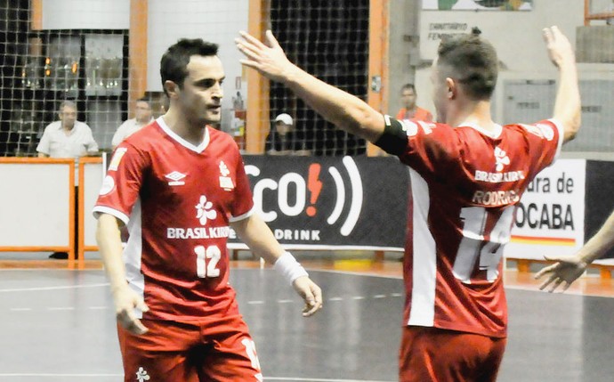 Ala Falcão e fixo Rodrigo, do Sorocaba Futsal (Foto: Danilo Camargo / Futsal Brasil Kirin)
