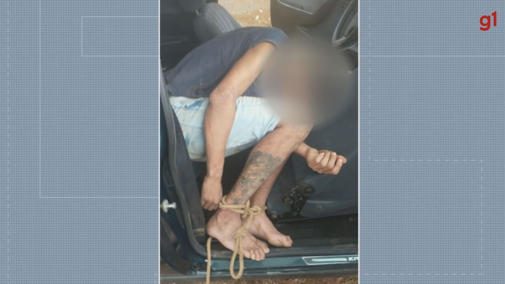 Homem é torturado e agressores filmam ação em Caldas (MG) — Foto: Reprodução/EPTV 