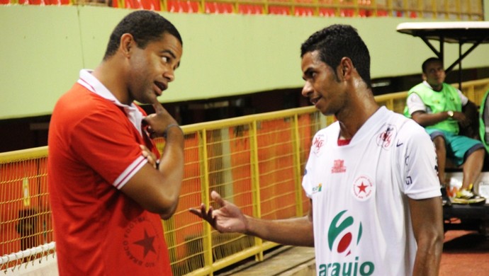 Técnico Néi Gaúcho e lateral esquerdo Tiaguinho, do Rio Branco-AC (Foto: Duaine Rodrigues)