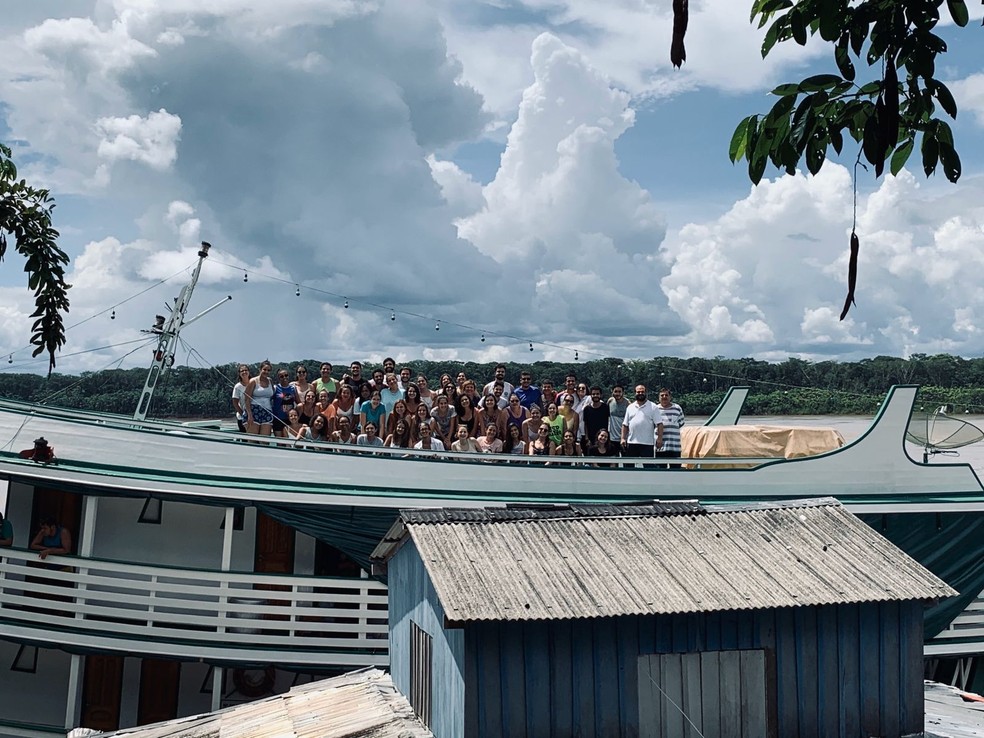 Os dois ônibus partiram de Bauru levando os 32 estudantes que devem percorrer mais de 2.500 quilômetros até o estado — Foto: Arquivo Pessoal