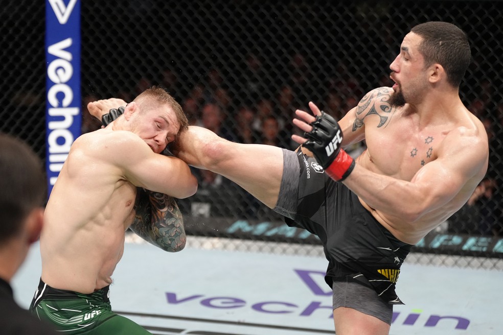 Robert Whittaker venceu Marvin Vettori por decisão unânime — Foto: Jeff Bottari/Getty Images