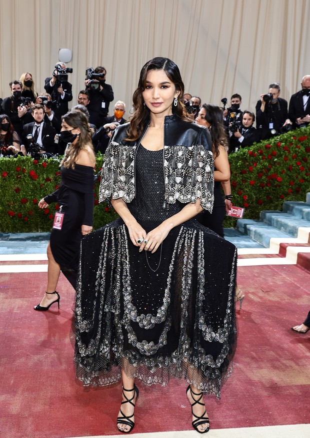 NEW YORK, NEW YORK - MAY 02: Gemma Chan attends The 2022 Met Gala Celebrating "In America: An Anthology of Fashion" at The Metropolitan Museum of Art on May 02, 2022 in New York City. (Photo by Jamie McCarthy/Getty Images) (Foto: Getty Images)