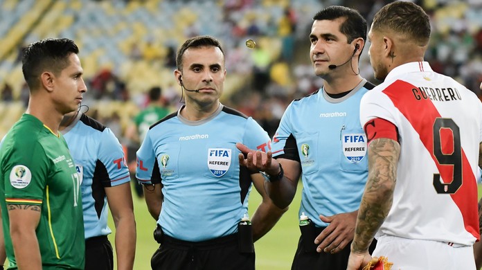 Equatoriano Apita Semifinal Brasil X Argentina Chile X Peru Tera Arbitro Colombiano Copa America Ge