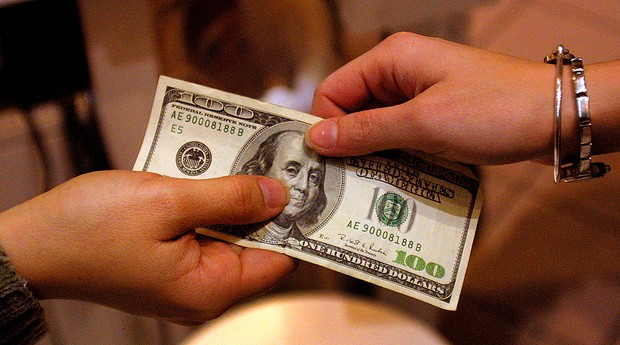 dólar; nota; dinheiro; doação (Foto: Joe Raedle/Getty Images)