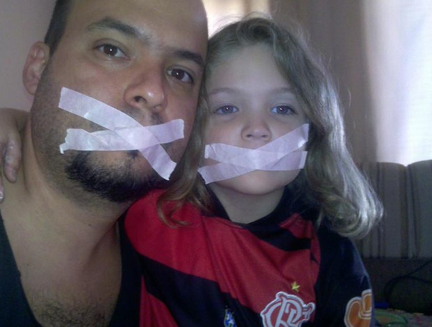 Na internet, torcedores apoiam Luxa e também protestam com esparadrapo na  boca