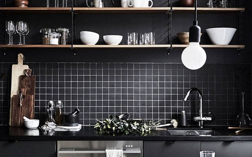 Décor do dia: Cozinha toda preta com prateleiras aparentes - Casa Vogue |  Décor do dia