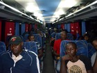 Acre envia dois ônibus com imigrantes para a região Sul