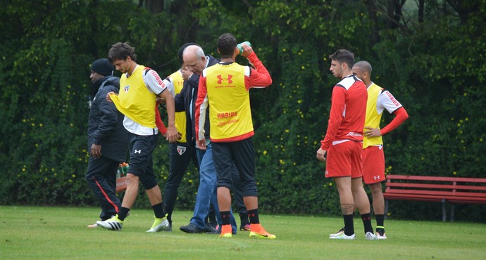 Rodrigo Caio machucado (Foto: Erico Leonan - site oficial do São Paulo FC)
