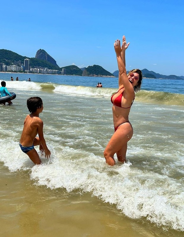 Bárbara Borges na Praia de Copacabana (Foto: Reprodução/Instagram)