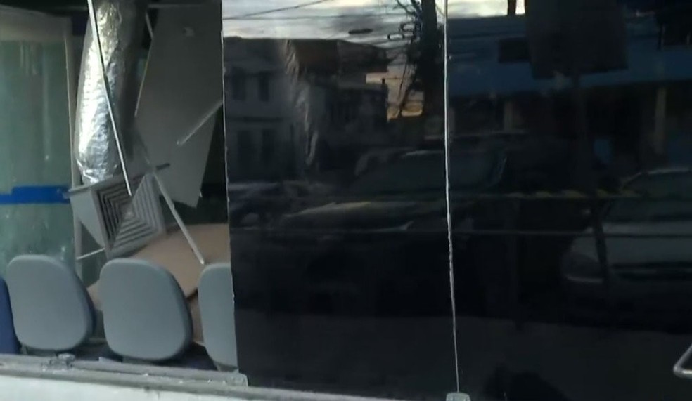 whatsapp-image-2021-05-18-at-06.22.43 Agência bancária é explodida e rodoviários são feitos reféns no bairro de Pau da Lima, em Salvador