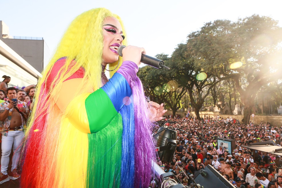 Gloria Groove se apresenta na Parada LGBT de São Paulo — Foto: Iwi Onodera/Brazil News