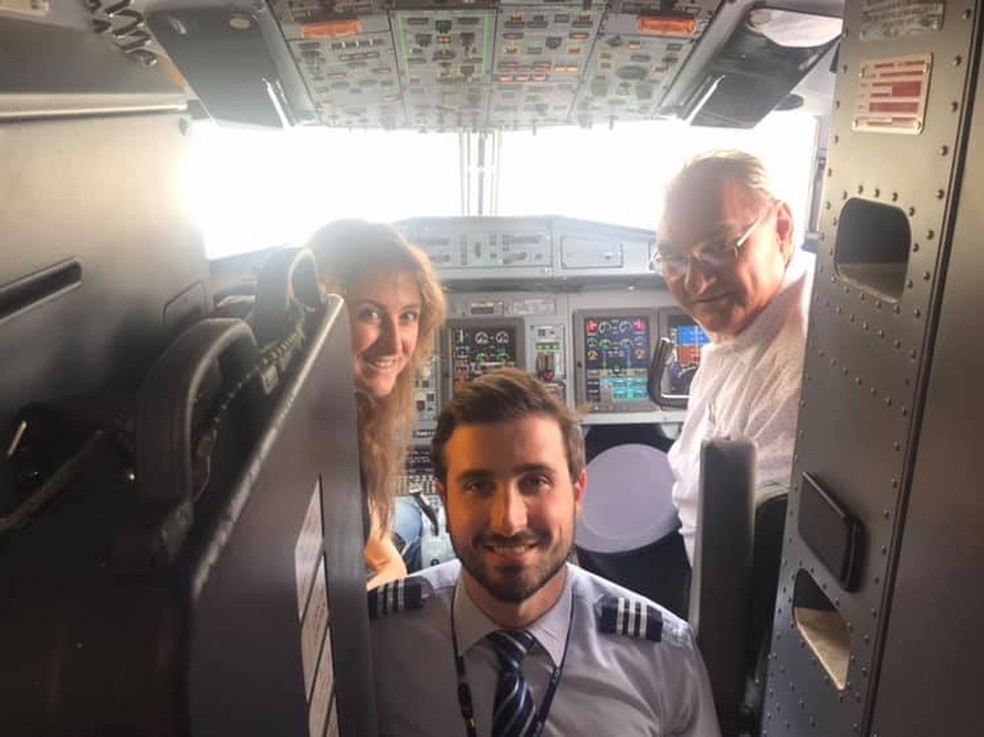 Morador de Bariri, o piloto Leonardo Fanton fez uma homenagem aos pais durante o voo — Foto: Arquivo pessoal 
