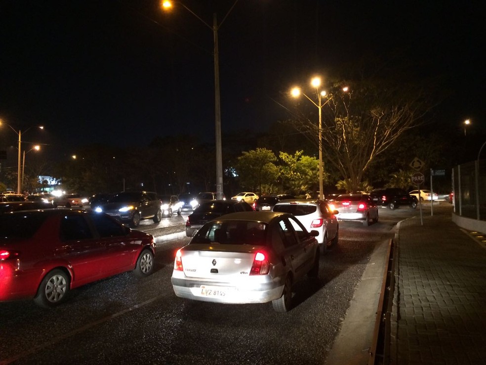 Congestionamento aconteceu nas proximidades da Parada da Diversidade (Foto: Maria Romero / G1 PI)