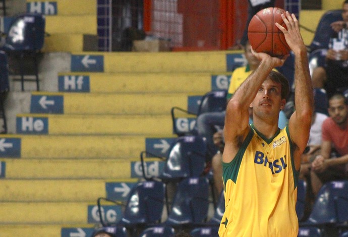 Marcelinho, do Flamengo, é eleito o Craque das Estrelas em festa do NBB