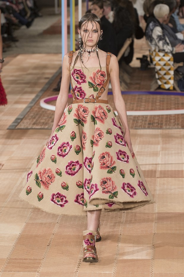 #SuzyPFW Alexander McQueen: Nature Sweet or Wild - Vogue | en