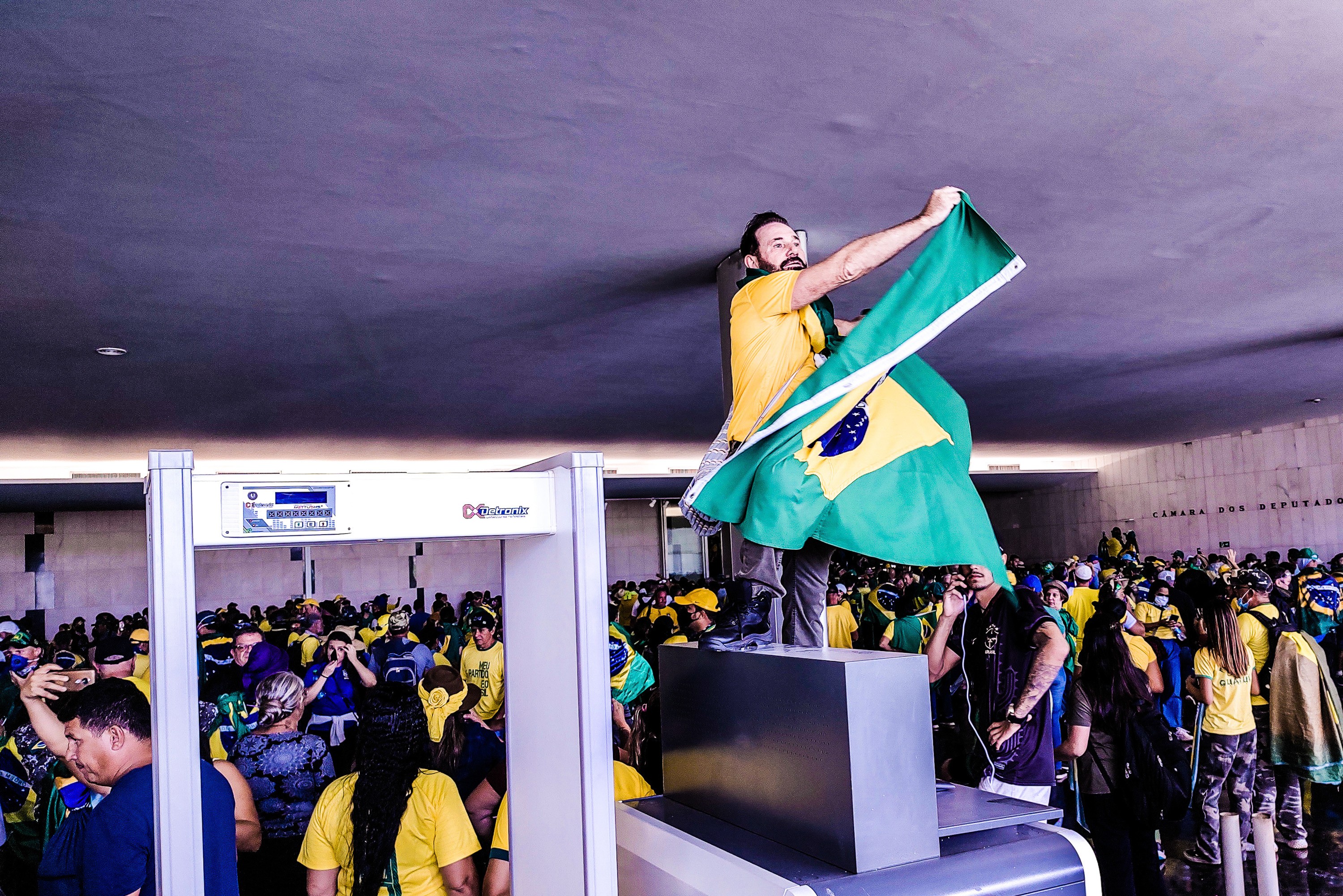 Senadores americanos culpam Bolsonaro por atos golpistas e cobram rápida análise de pedidos de extradição