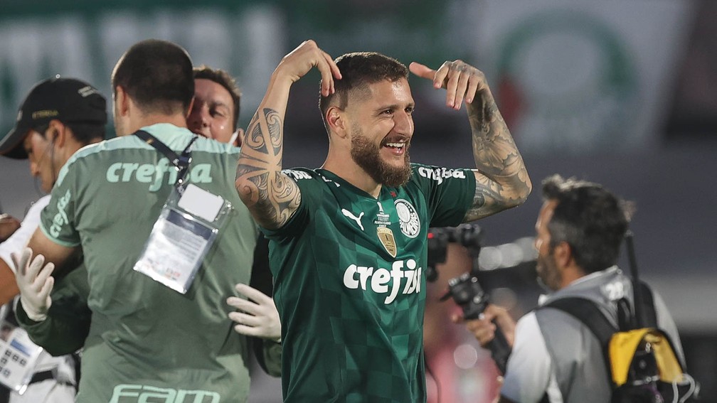Zé Rafael alcança 200 jogos com a camisa do Palmeiras e celebra