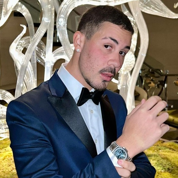 Carlinhos Maia exibe relógio roubado (Foto: Instagram)