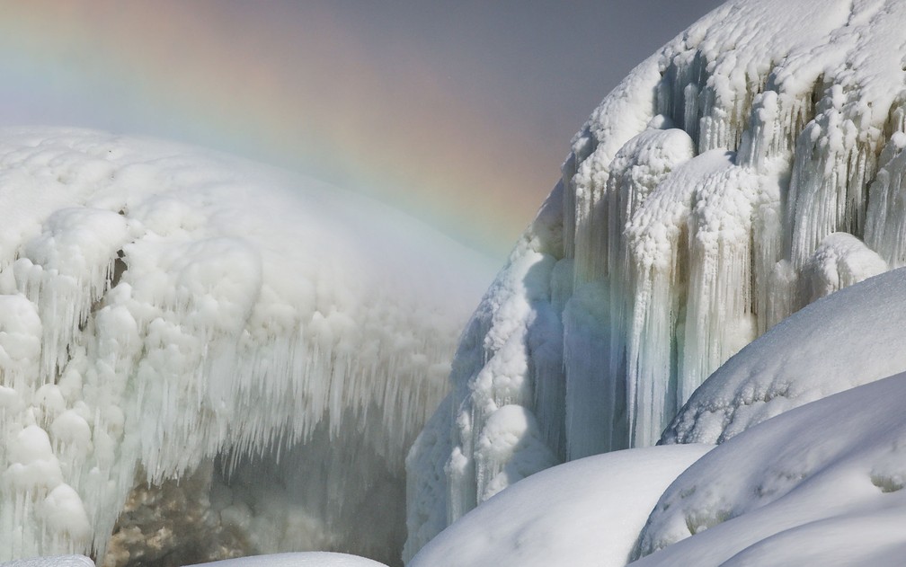 21 de fevereiro - Trecho do Parque Estadual das Cataratas do Niagara congelado pelo frio em Nova York — Foto: Lindsay DeDario/Reuters