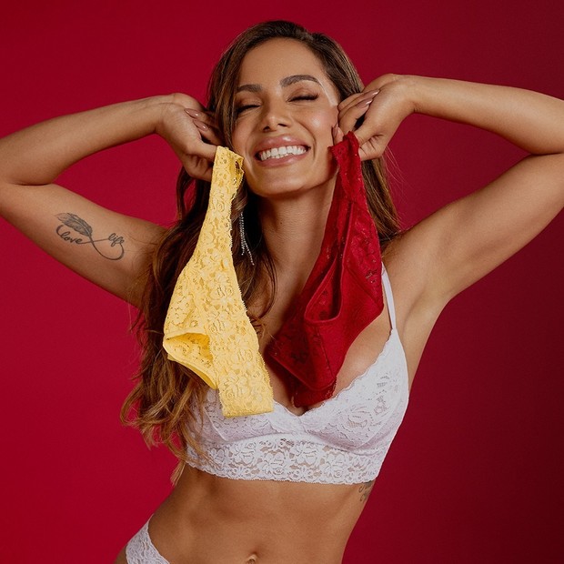 Anitta em campanha de lingerie (Foto: Divulgação/Hope)