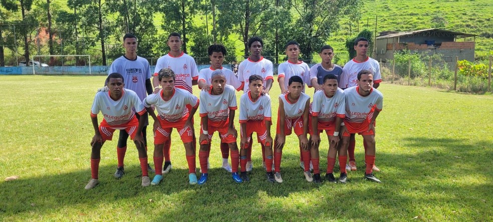 Time sub-16 do EC Vila Maria Helena  Foto: Reproduo
