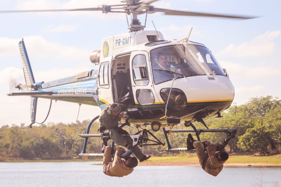 Policiais do Centro Integrado de Operações Aéreas (Ciopaer) de Mato Grosso fizeram buscas de helicóptero na região de Itiquira — Foto: Ciopaer/MT