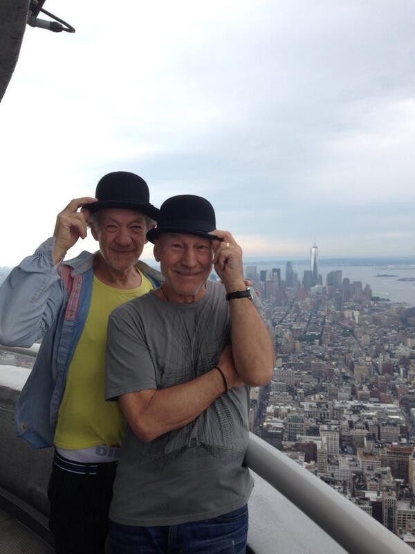 Ian McKellen e Patrick Stewart em série de retratos em Nova York (Foto: Reprodução Twitter)