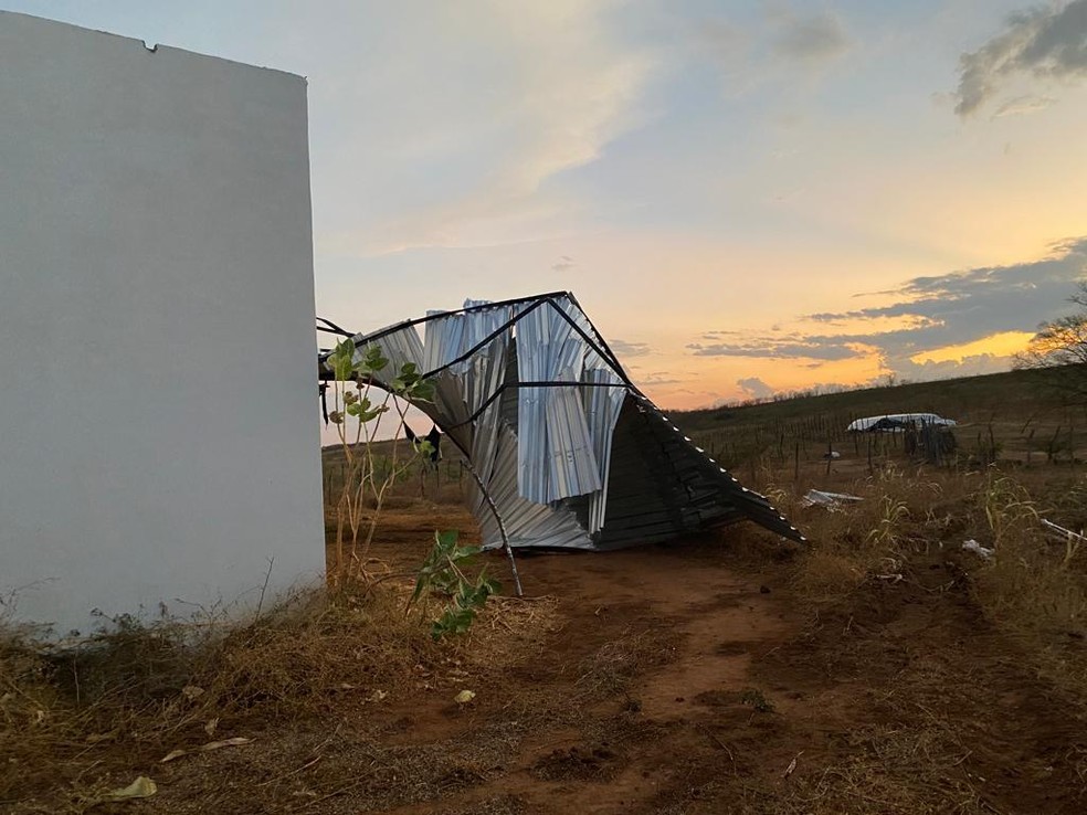 Chuva de granizo e ventania causa prejuízo em fazendas de Solonópole, no Ceará. — Foto: Reprodução