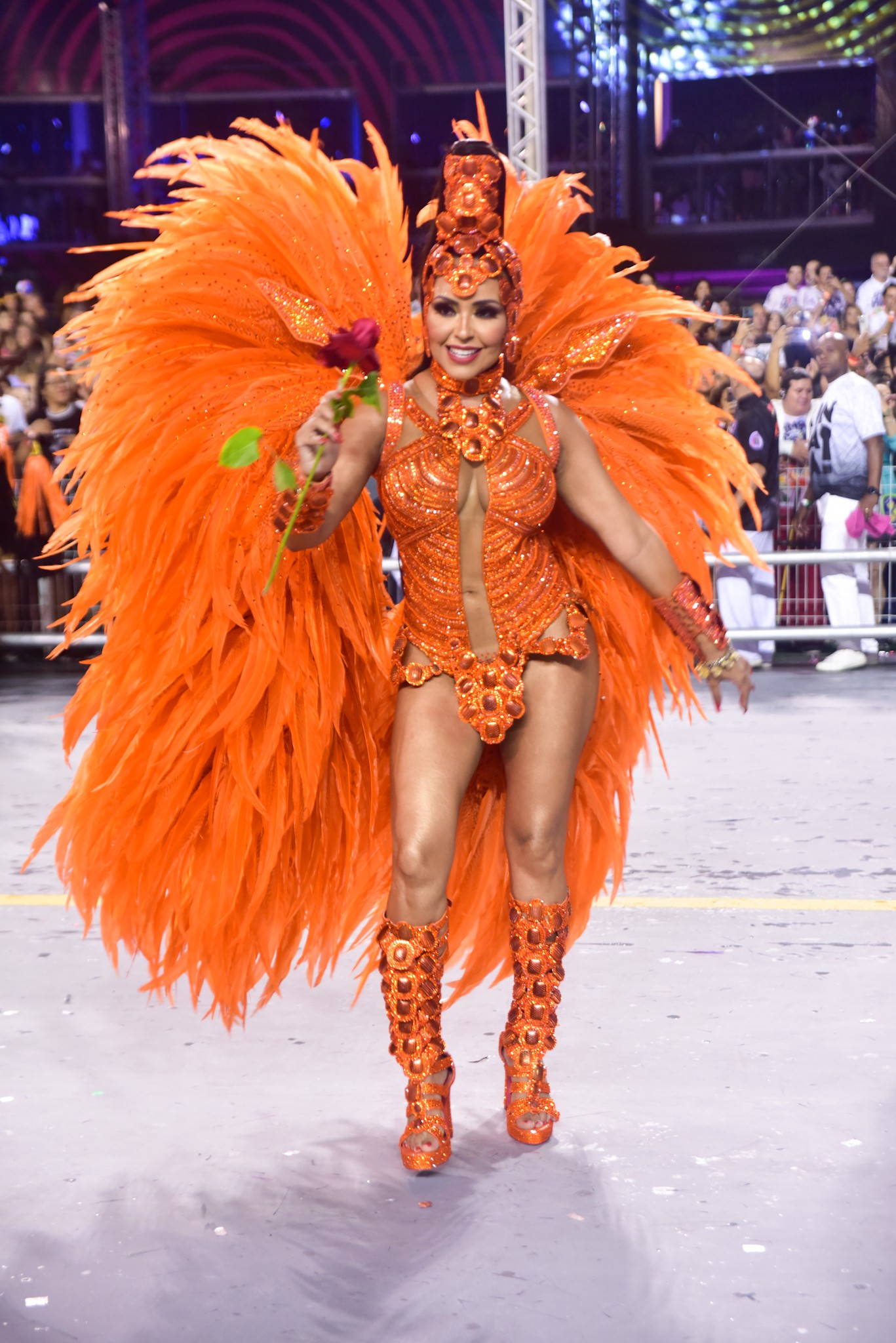 Ana Beatriz Godói, rainha de bateria da Rosas de Ouro no Carnaval 2023 — Foto: Leo Franco/AgNews