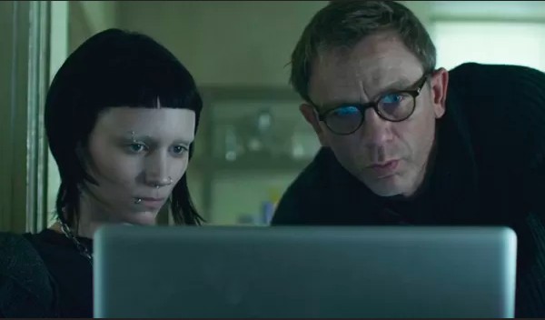 Rooney Mara e Daniel Craig em cena de Millennium: Os Homens que Não Amavam as Mulheres (2012) (Foto: Reprodução)