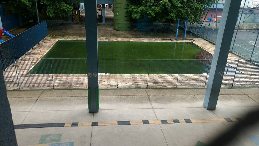 Piscina Abandonada Em Escola Gera Preocupacao Em Pais De Alunos Em Santos Santos E Regiao G1