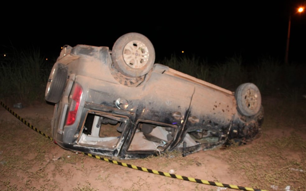 Adolescente morre após capotamento de veículo em Luís Eduardo Magalhães — Foto: Marlon Ferraz/Blog Braga