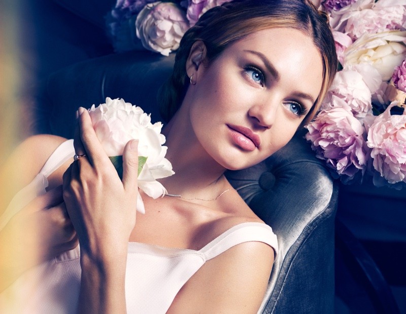 Candice Swanepoel Mostra Sua Porção Mais Glamourosa Em Campanha De Beleza Vogue Gente 5460