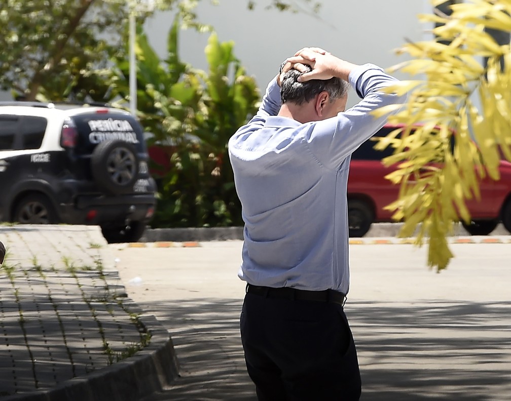 Presidente Rodolfo Landim com as mÃ£os na cabeÃ§a no dia do incÃªndio no CT â Foto: AndrÃ© DurÃ£o/GloboEsporte.com