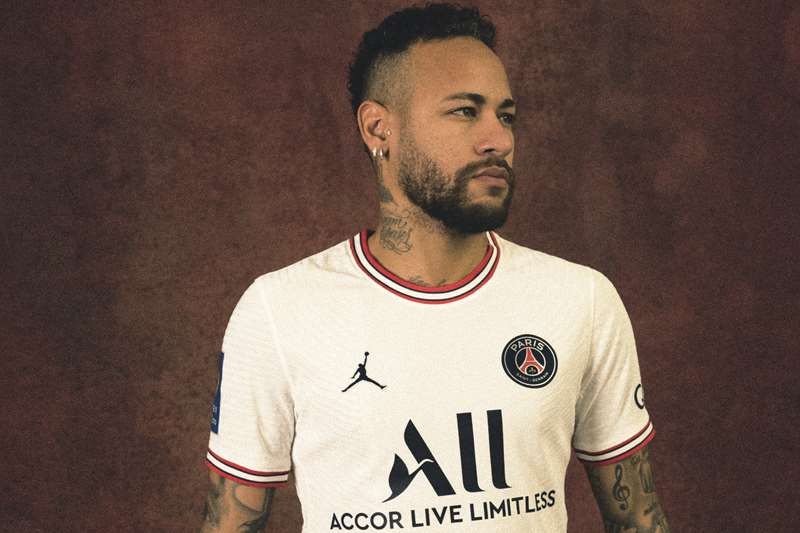 Neymar com nova camisa do PSG (Foto: Reprodução: Site oficial do PSG)