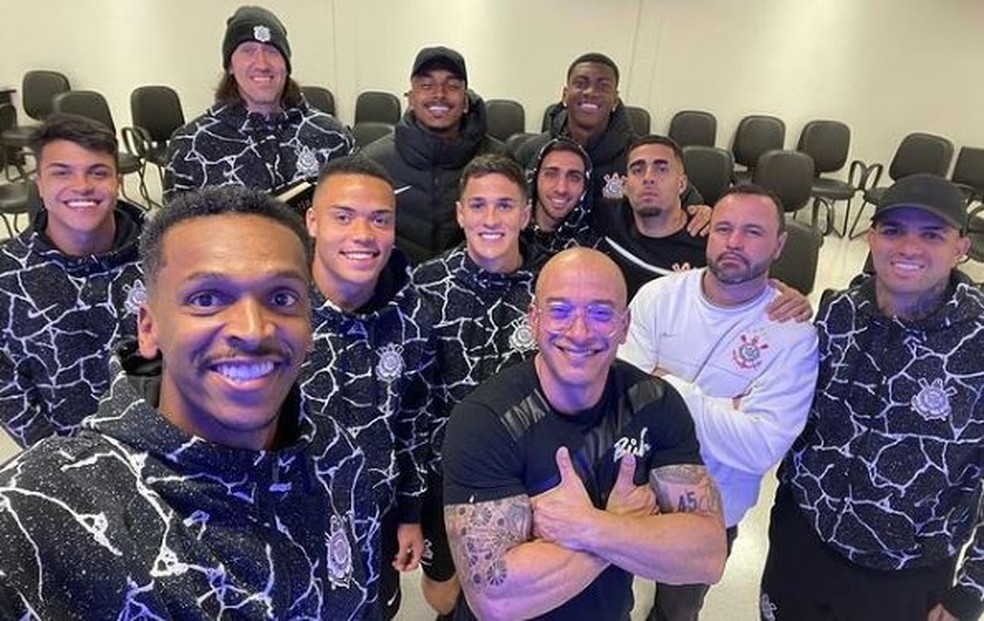 Cássio e Jô prestam homenagens após falecimento de pastor que realizava cultos no Corinthians