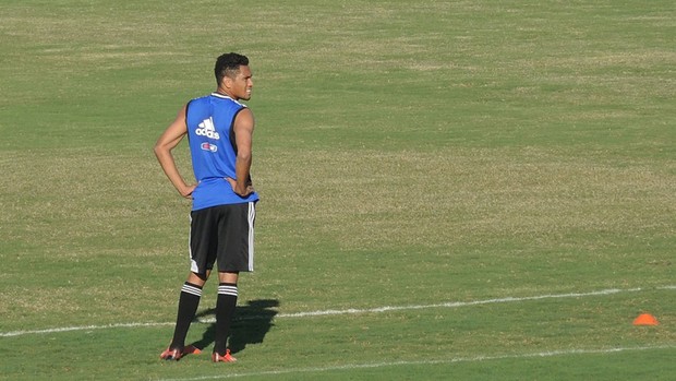 Na preparação para pegar a Lusa, Hernane treina na vaga de Moreno