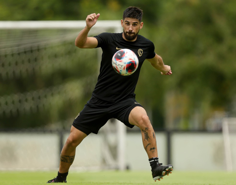 Corinthians aguarda visita de agente para discutir futuro de Bruno Méndez