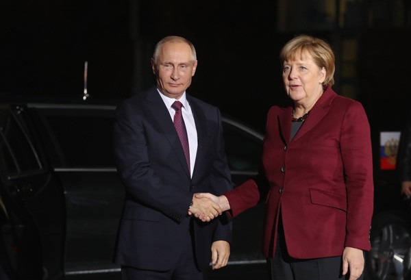 Vladmir Putin e Angela Merkel (Foto: Getty Images)