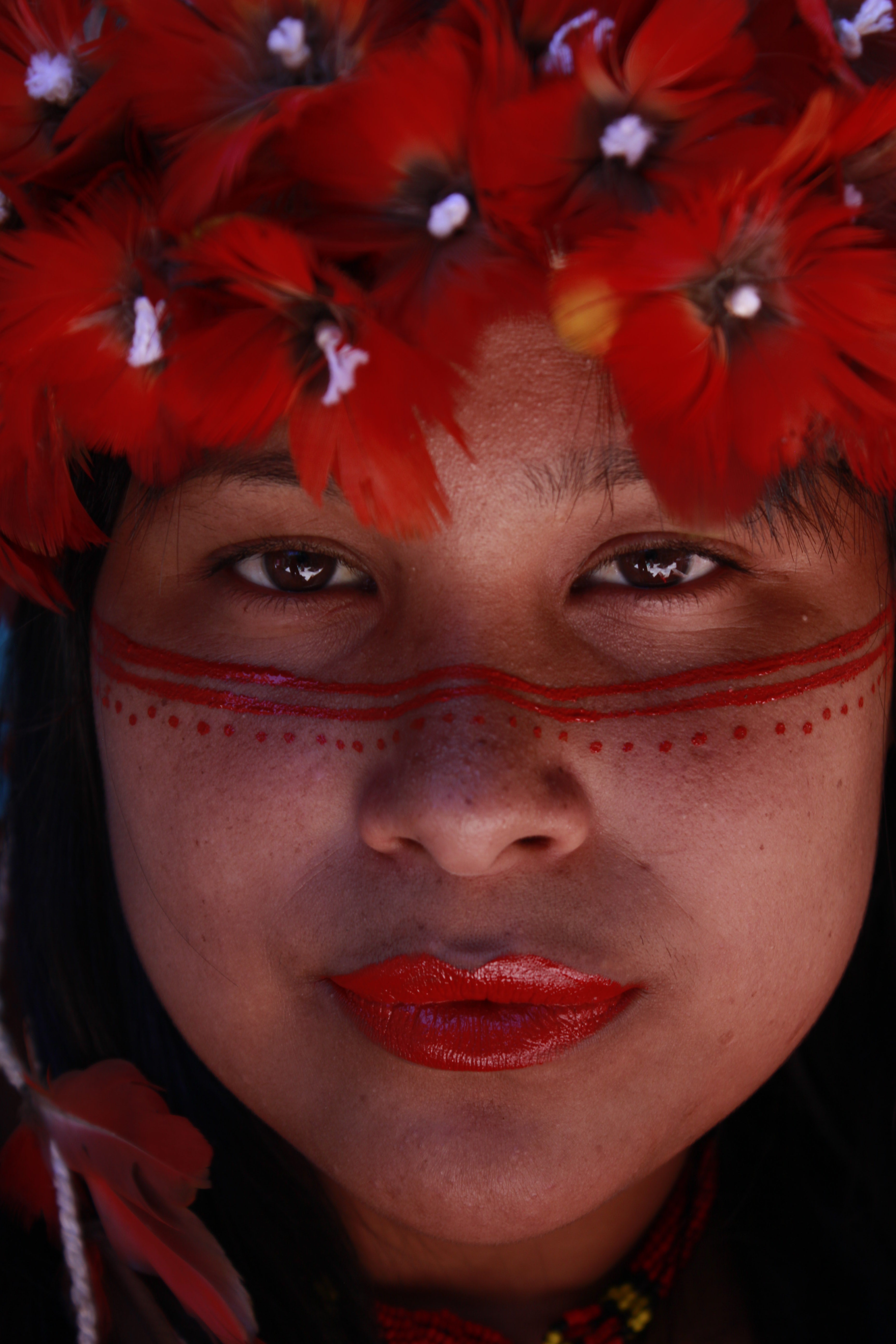 Kaê Guajajara é ume artiste indígena não-binárie (Foto: Thamyres X. Andrade)