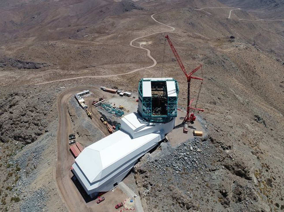 Vera Rubin está sendo construído no topo do Cerro Pachón, uma montanha de 2.682 m de altura no norte do Chile — Foto: Rubin Observatory/NSF/AURA