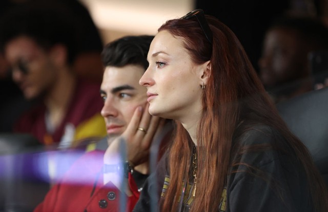 INGLEWOOD, CALIFORNIA - FEBRUARY 13: Joe Jonas and Sophie Turner attend Super Bowl LVI between the Los Angeles Rams and the Cincinnati Bengals at SoFi Stadium on February 13, 2022 in Inglewood, California. (Photo by Katelyn Mulcahy/Getty Images) (Foto: Getty Images)